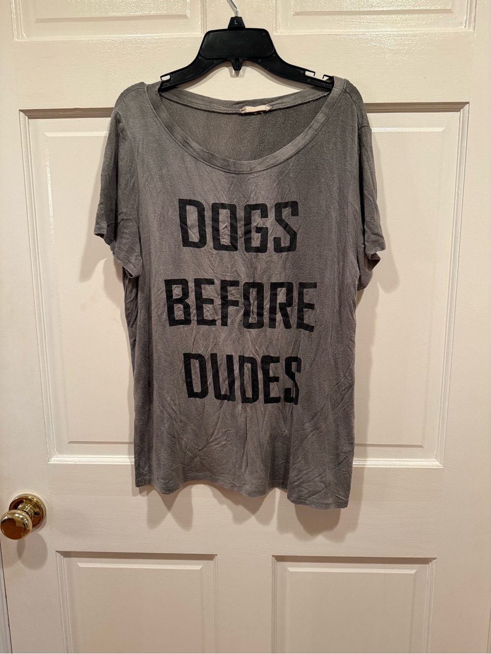 ALTAR’D STATE GRAY T SHIRT “Dogs Before Dudes" SIZE MEDIUM WOMENS